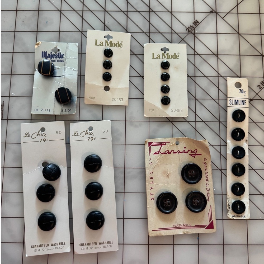 Vintage Black Button Lot La Mode Le Chic Lansing Majestic Mixed Sizes 7 Cards
